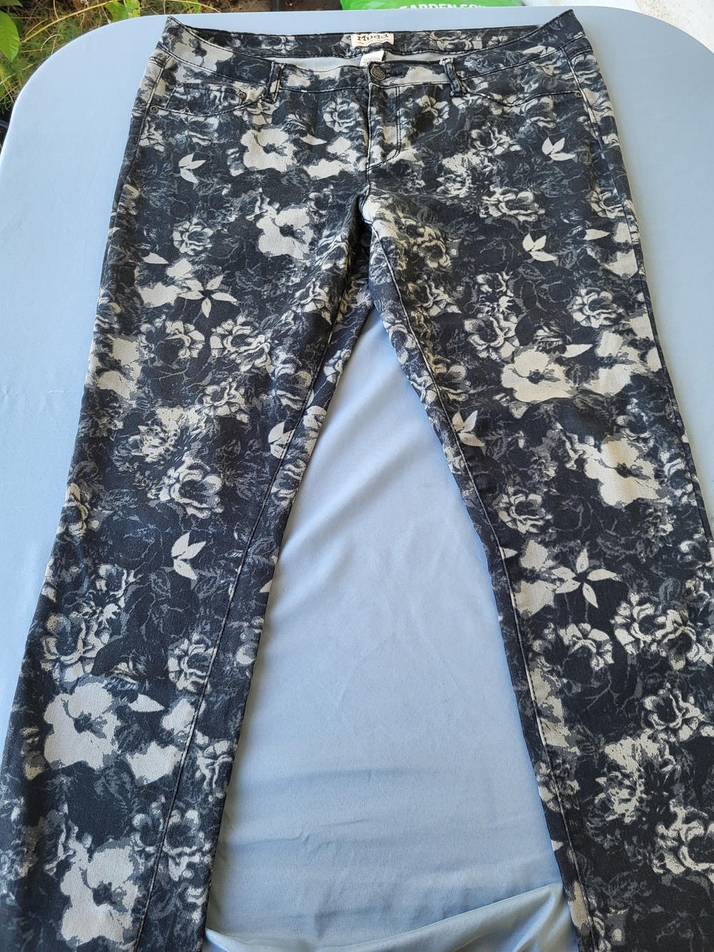 Mudd Vintage Style Floral Print Skinny Leg Denim Jeggings Size 17 Black Gray